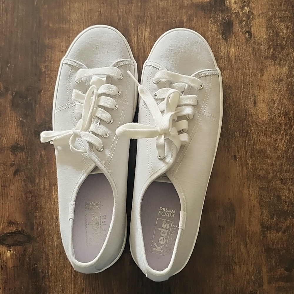 Keds 7.5 canvas triple up with Dream Foam like New